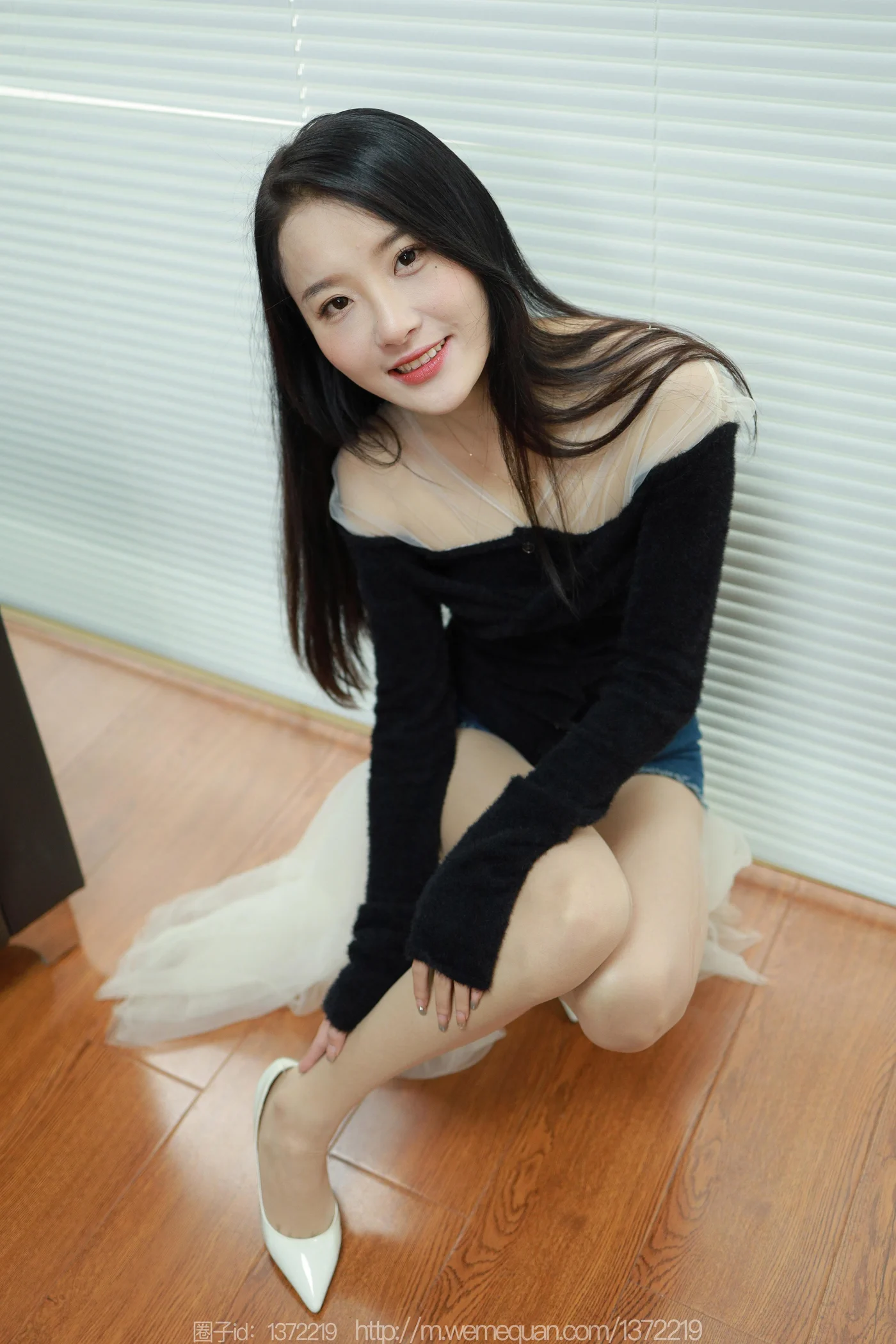 [IESS异思趣向] 丝享家 NO.1389 婉萍《偶遇单身狗》