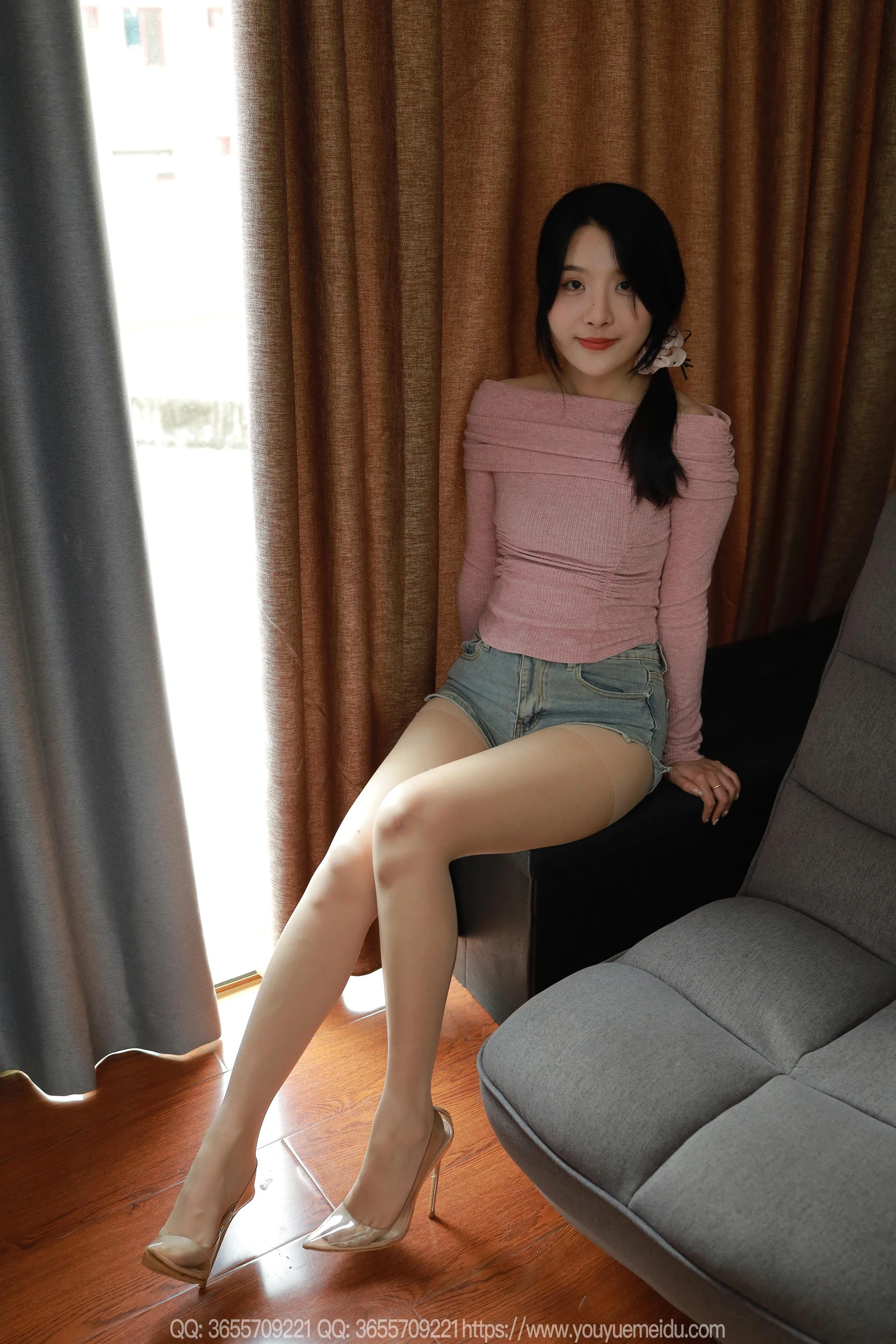 [IESS 异思趣向] 丝享家 NO.2029 婉萍《短裤肉丝》