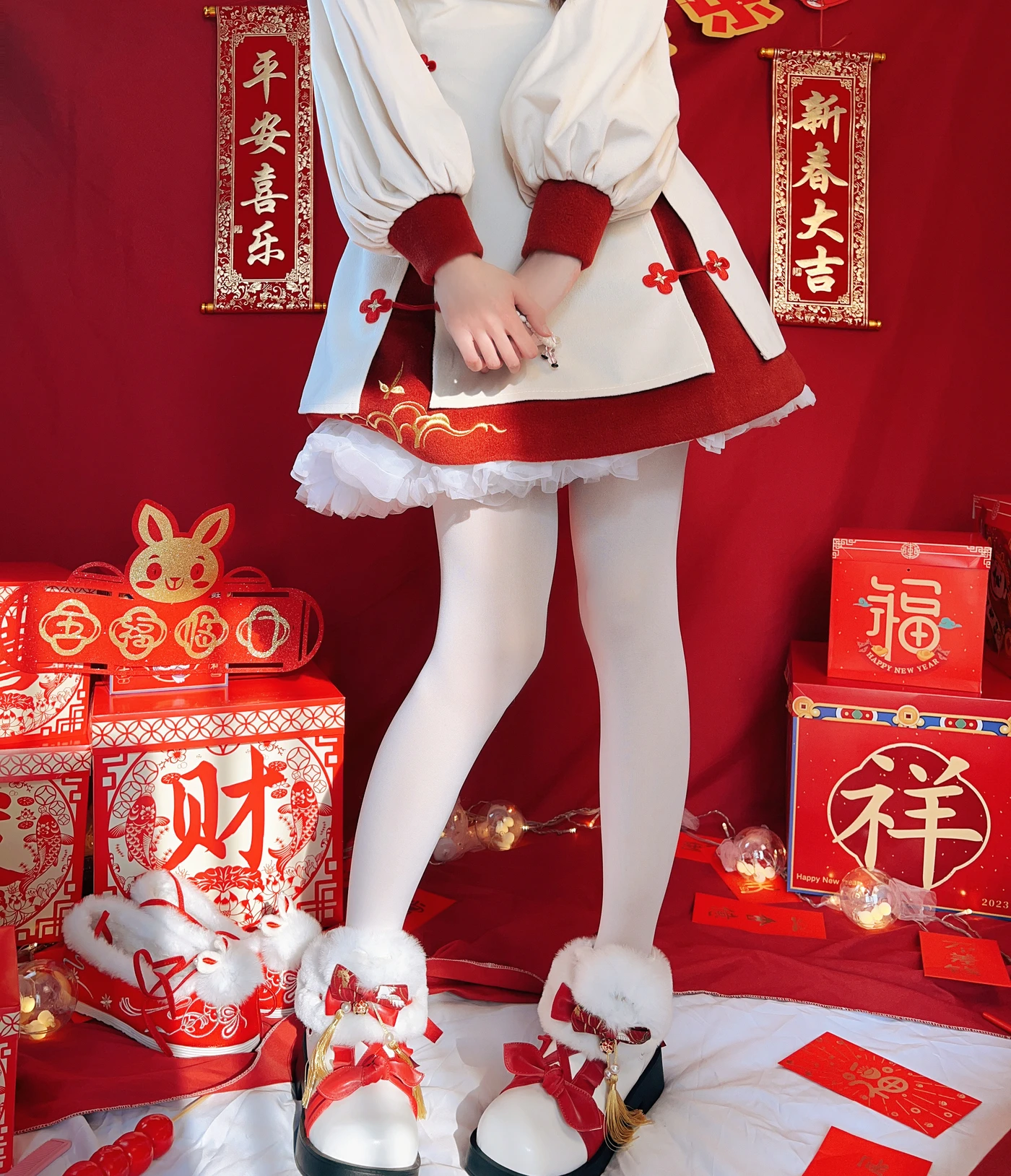白丝奶糖酱 NO.002 新年女仆