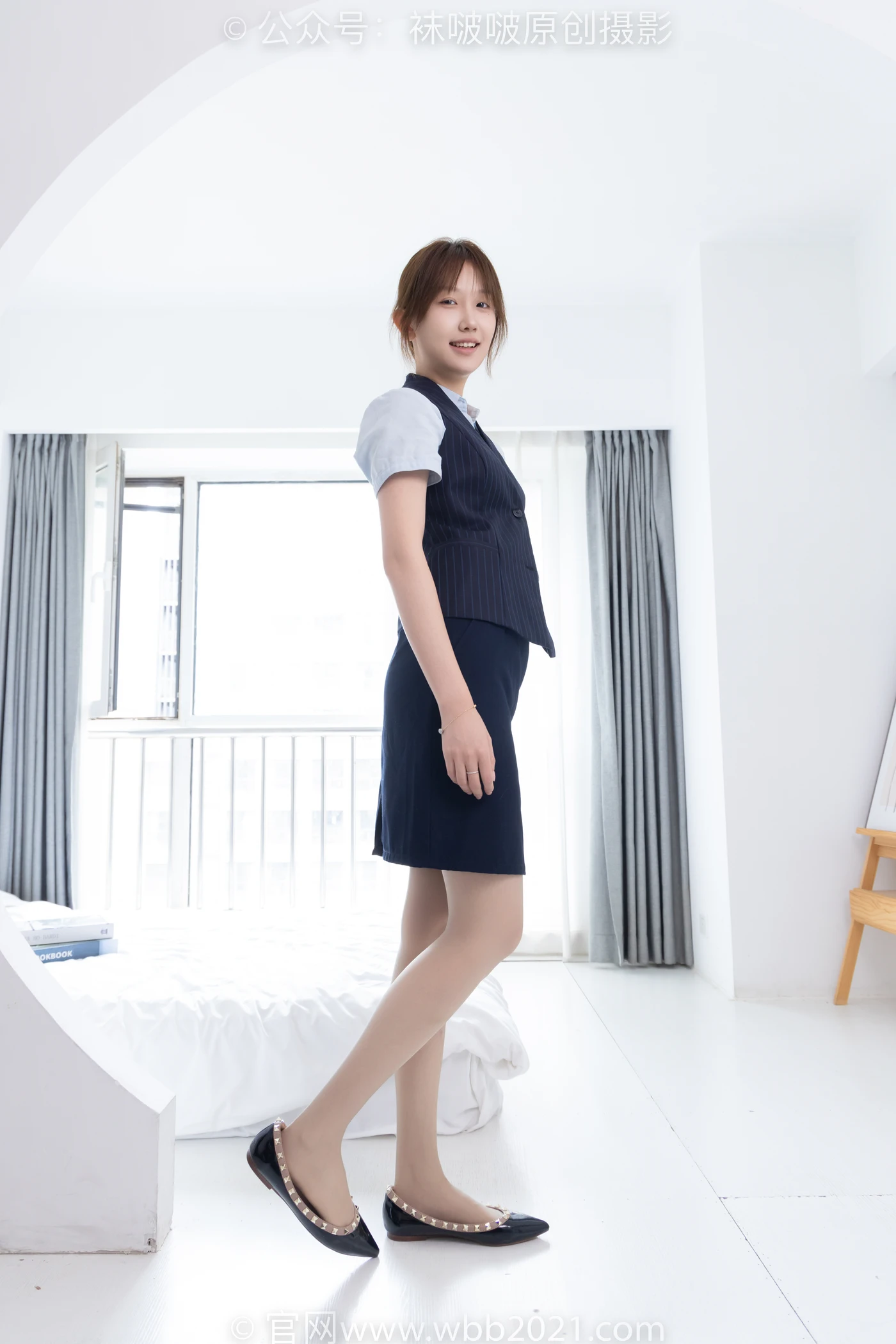 [BoBoSocks袜啵啵] NO.575 香菜-平底鞋、薄灰丝、银行制服