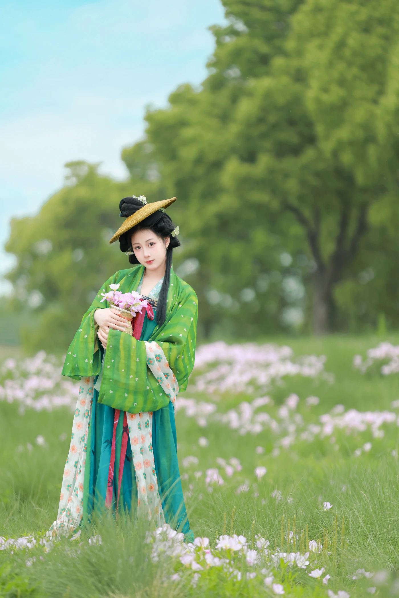 [YITUYU艺图语] 2025.08.06 罗衣轻挽，撷一缕芬芳入梦。 赵噗噗