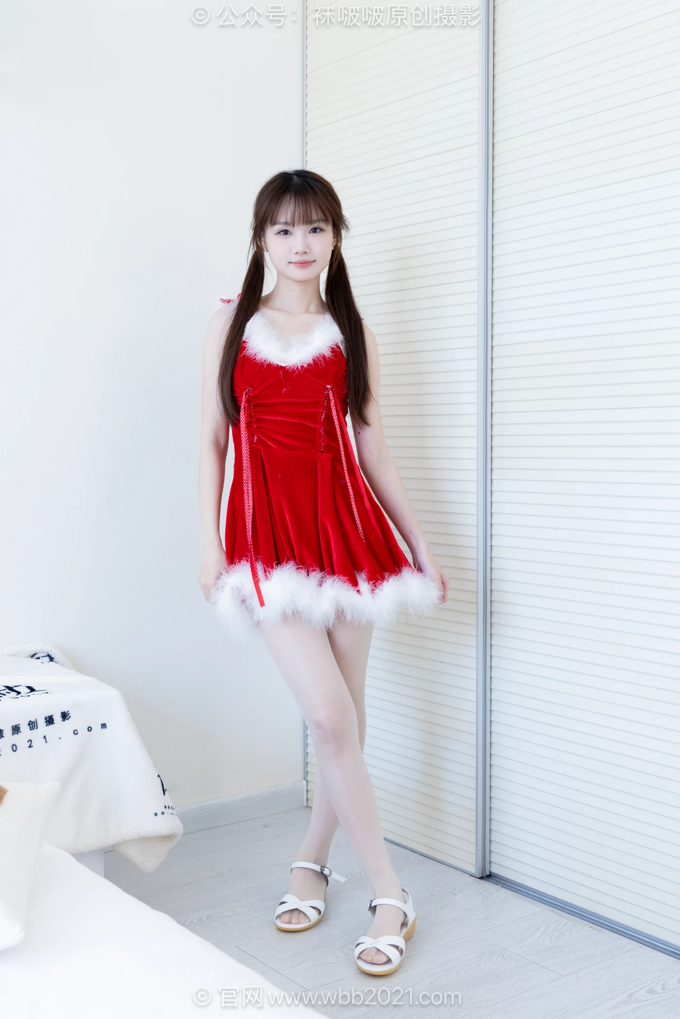 [BoBoSocks袜啵啵] NO.628 甜甜圈-凉鞋、雪地靴、油亮薄白丝、裸足、圣诞裙