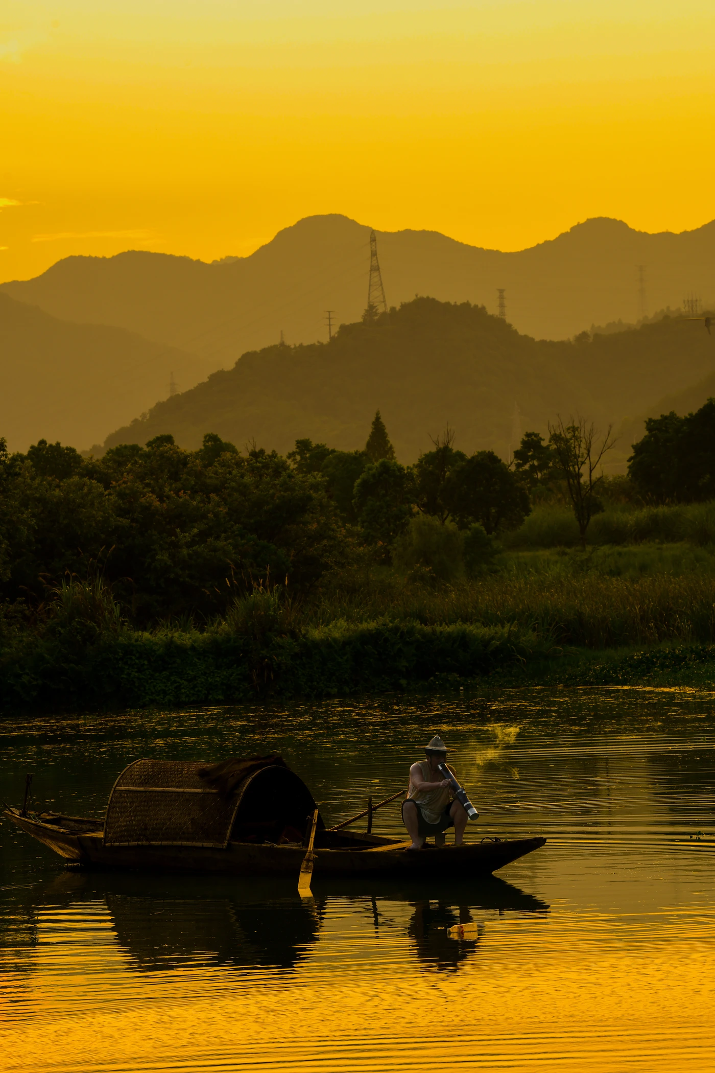 [YITUYU艺图语] 2025.08.16 新安江晨雾｜闯入一场森林迷雾般的仙境 某渔夫