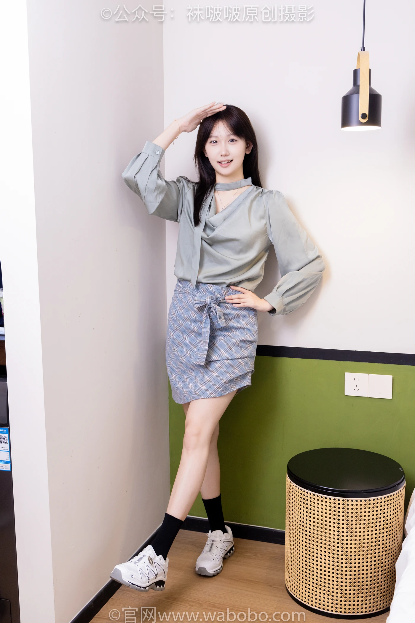 [BoBoSocks袜啵啵] NO.641 香菜-萨洛蒙运动鞋、黑棉袜、短肉丝