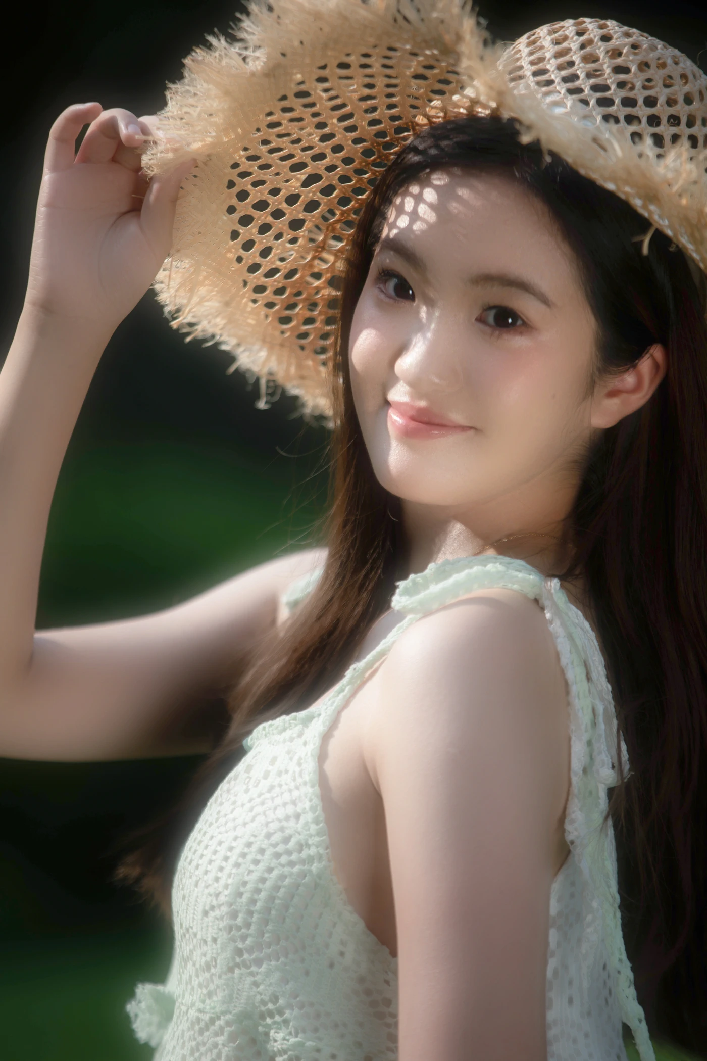 [YITUYU艺图语] 2025.09.10 草地上的少女 小雅