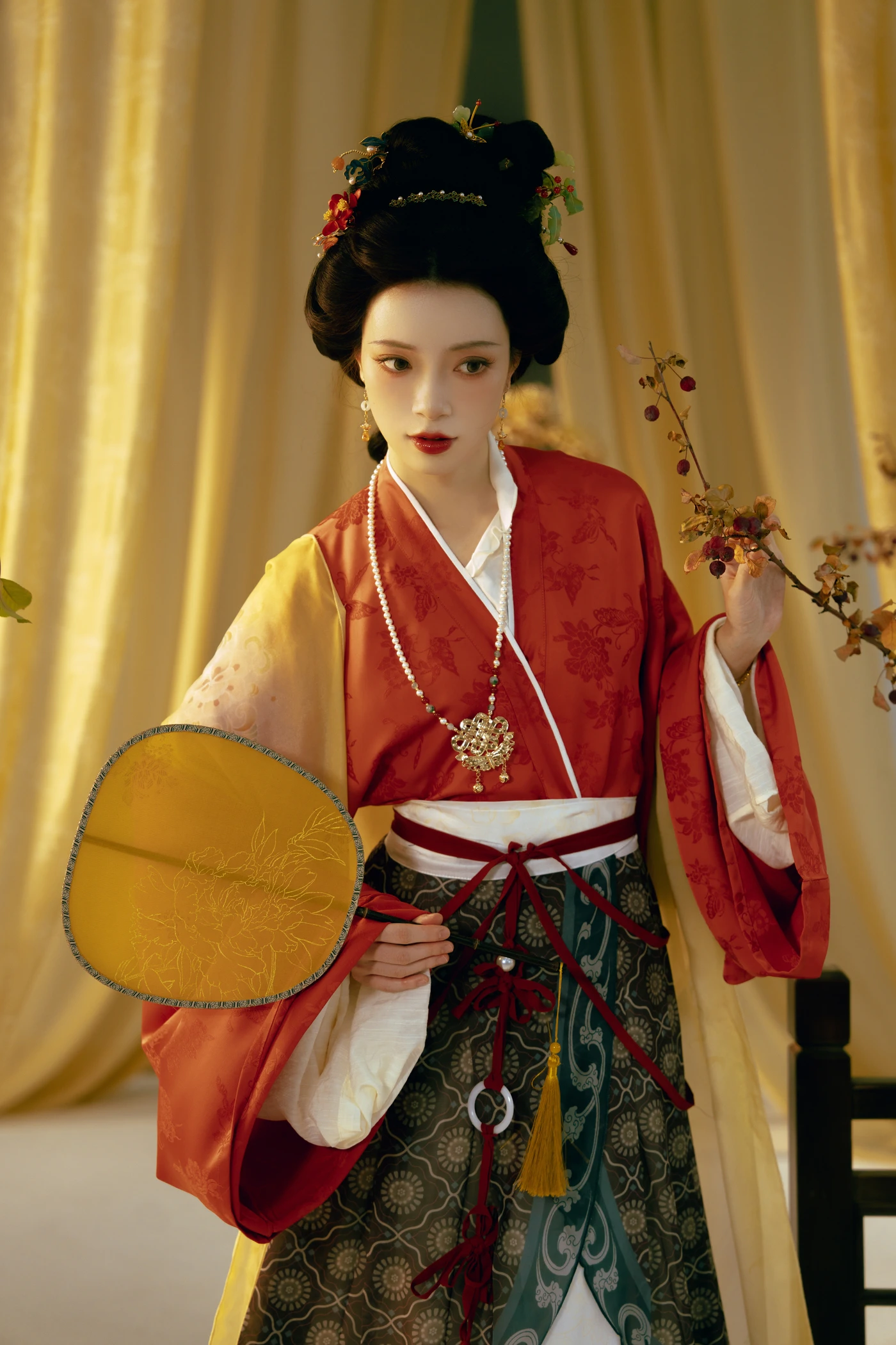 [YITUYU艺图语] 2025.09.10 仕女图 一穗灯花似梦中 桃迟